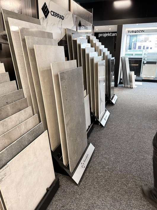 Szare płytki marki Cerrad - zdjęcie od BLU salon łazienek Katowice