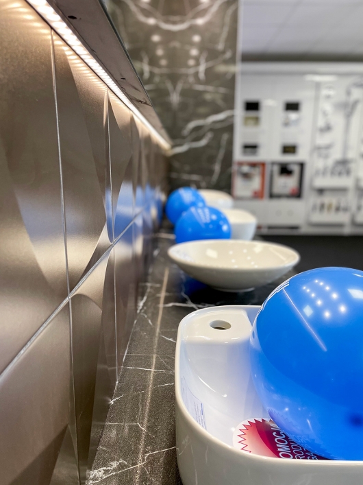 Płytki 3D i wysokiej jakości umywalki - zdjęcie od BLU salon łazienek Ełk