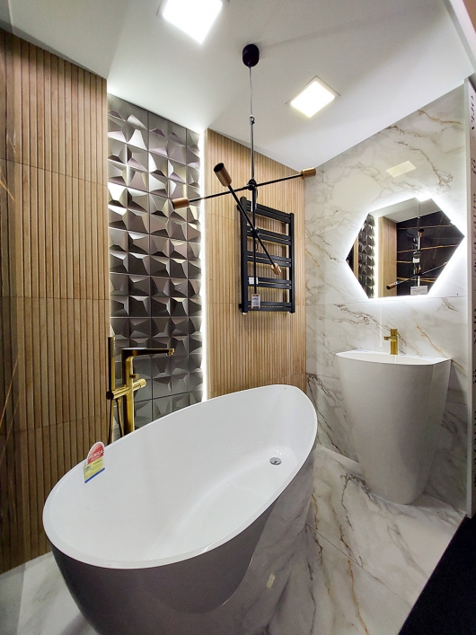 Drewno w łazience w stylu glamour - zdjęcie od salonu BLU Krosno