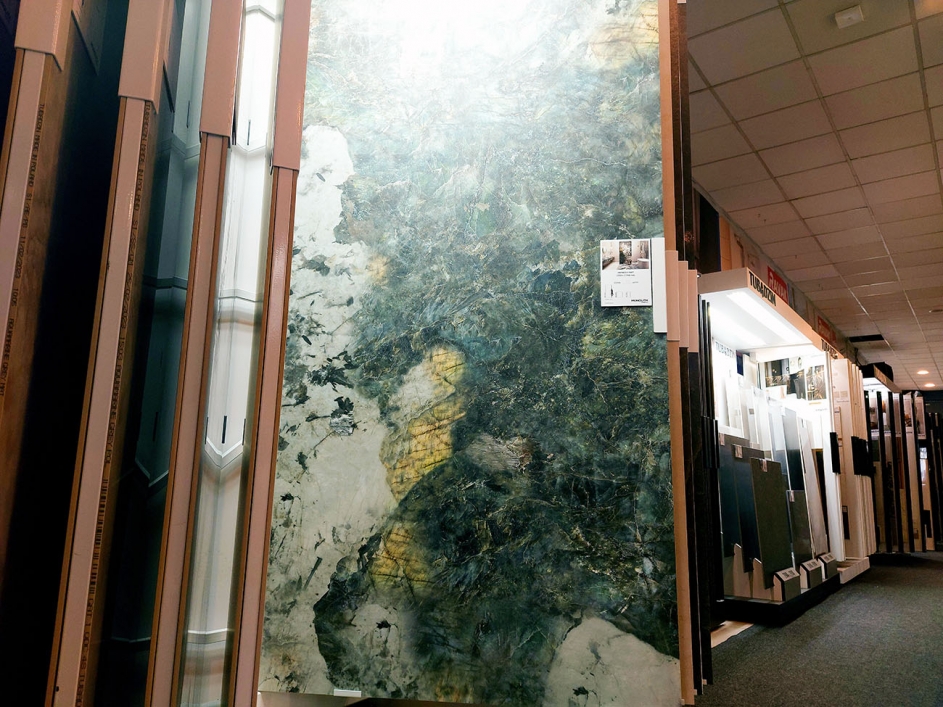Szeroki wybór płytek w różnych rozmiarach - zdjęcie od BLU salon łazienek Łódź