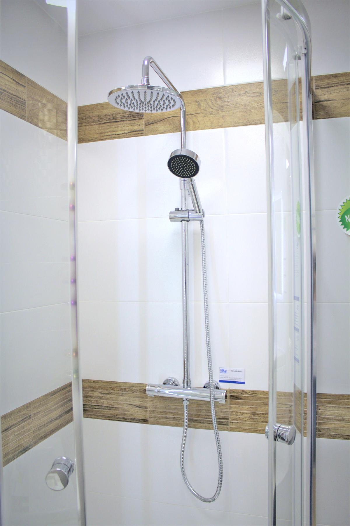 Deszczownica New Trendy Vega - zdjęcie od BLU salon łazienek Rzeszów